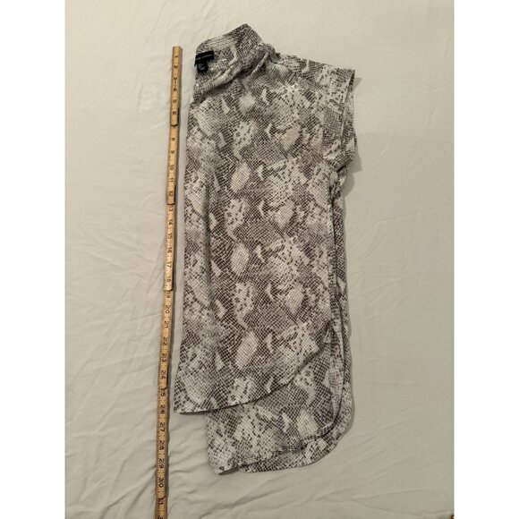 Adrienne Vittadini Size Large Cap Sleeve High Low Grey Snakeskin Print Top Shirt - Picture 7 of 7